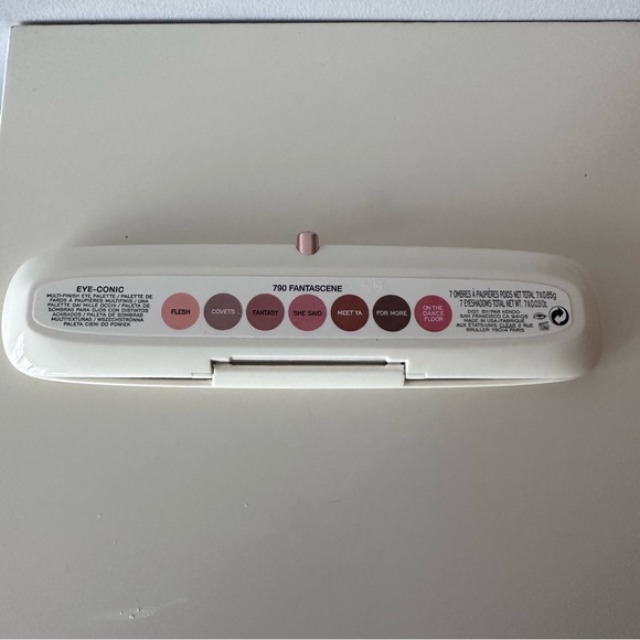 Marc Jacobs eyeshadow palette - Picture 3 of 3